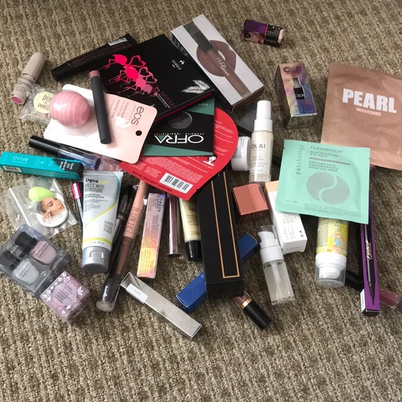 Deluxe Mystery Beauty Box 💋PRICE FIRM💋 - Picture 6 of 7